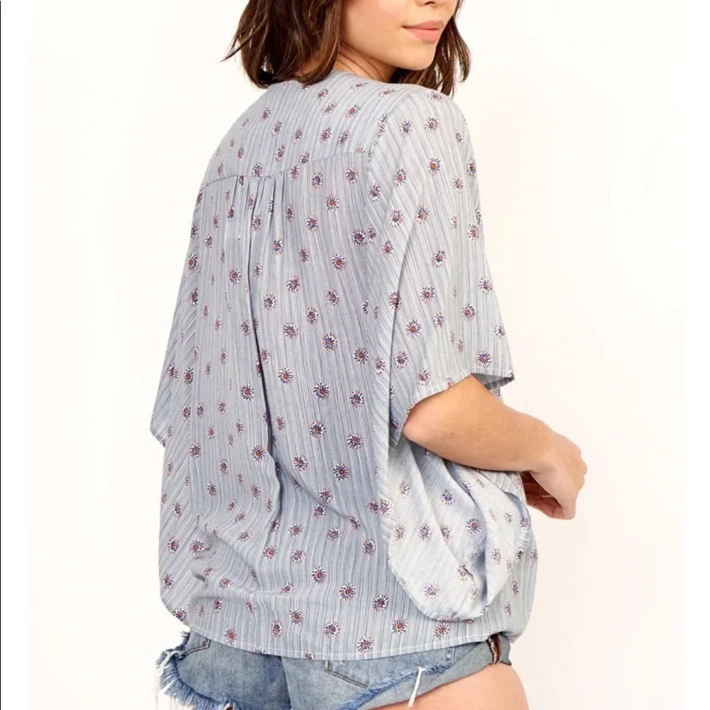 Patterned button down top - Picture 2 of 12